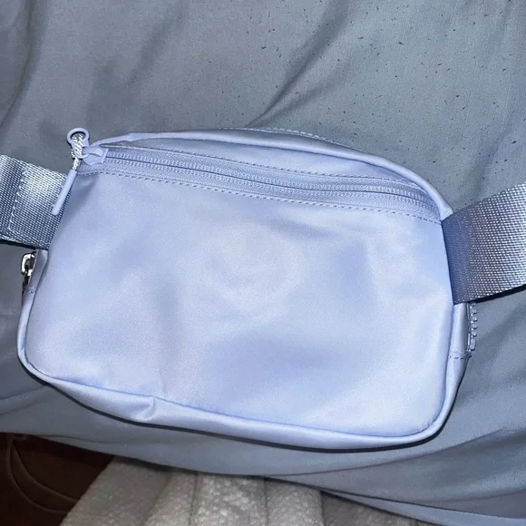 Lululemon light blue belt bag - Picture 3 of 3